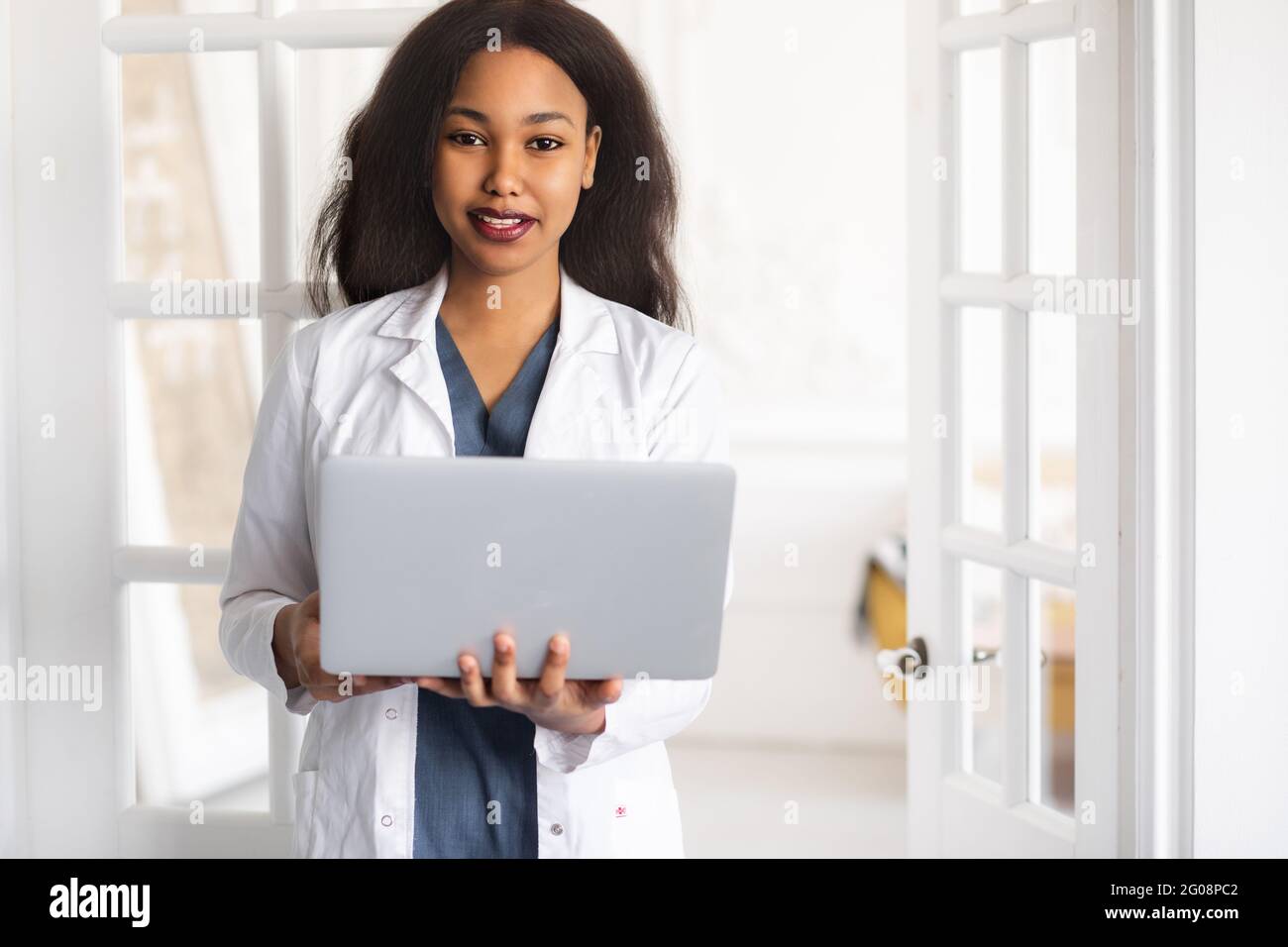 telehealth with virtual female doctor appointment and online therapy session. Black female doctor online conference  Stock Photo