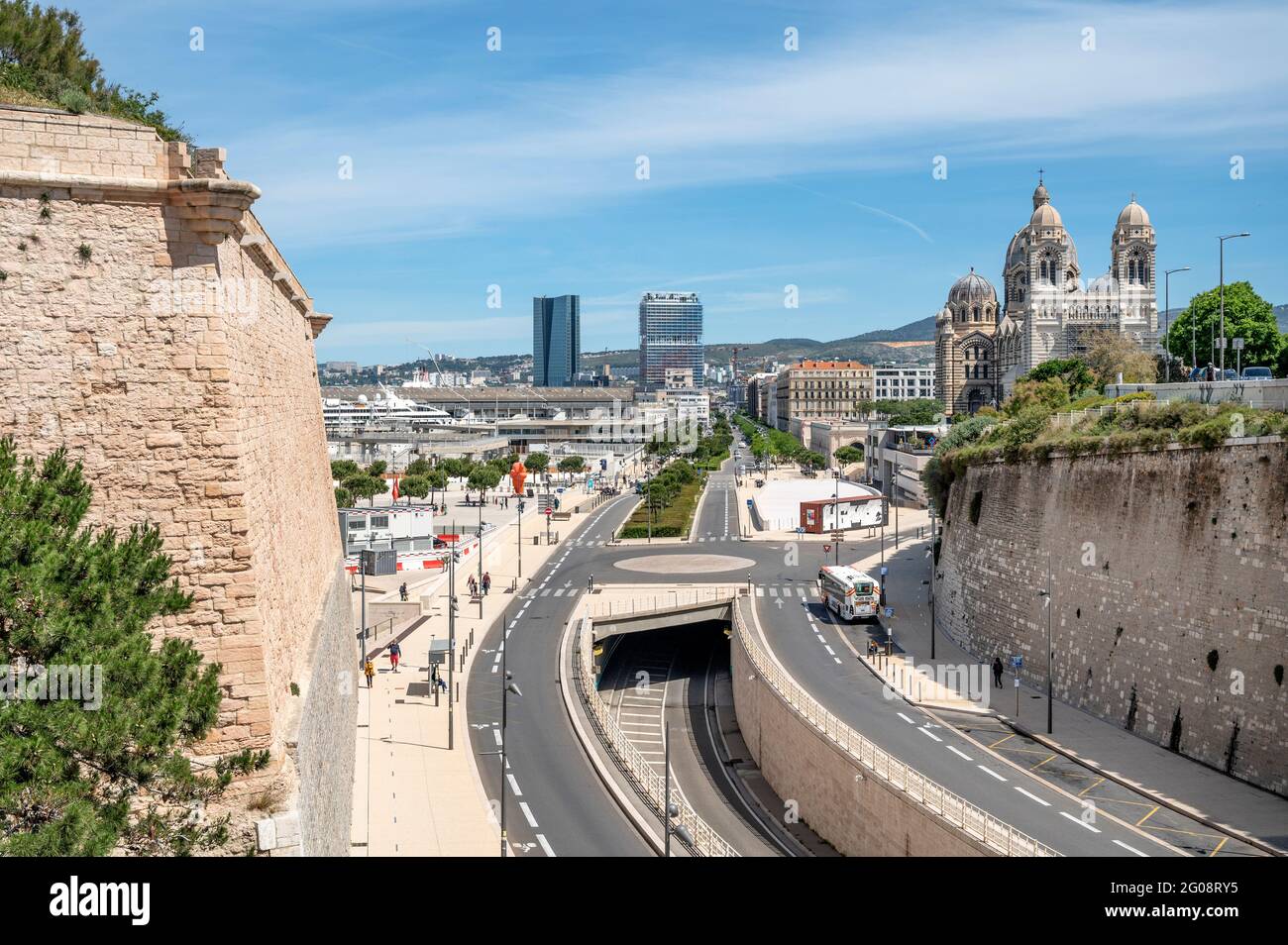 https://c8.alamy.com/comp/2G08RY5/the-view-from-the-fort-saint-jean-towards-la-joliette-and-la-marseillaise-marseille-france-2G08RY5.jpg