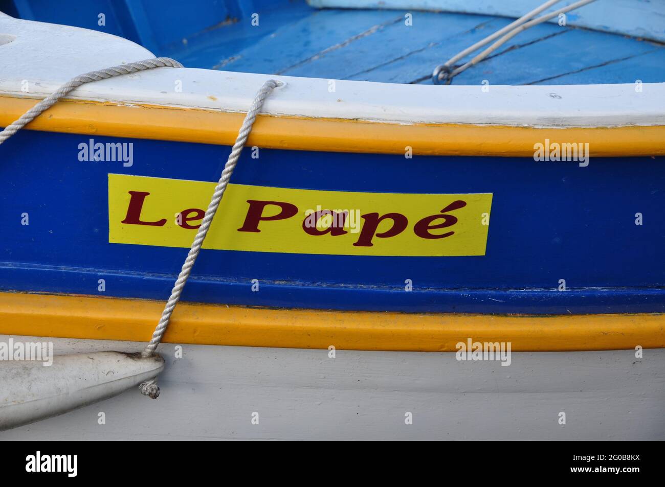 Traditional Mediterranean fishing boat at Petit port du Manteau in Tamaris La Seyne sur Mer Stock Photo - Alamy