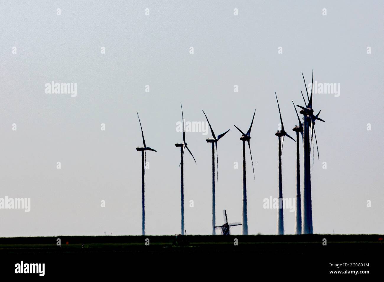 Rüzgar gülü, fener, gün batımı  Amazing sunsets, Wind turbine, Onshore wind