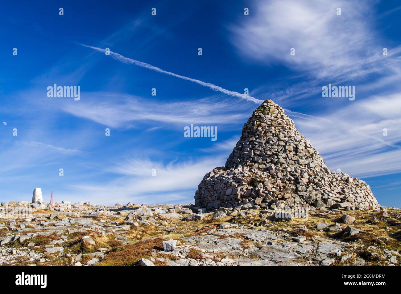 Table-top good Cairn