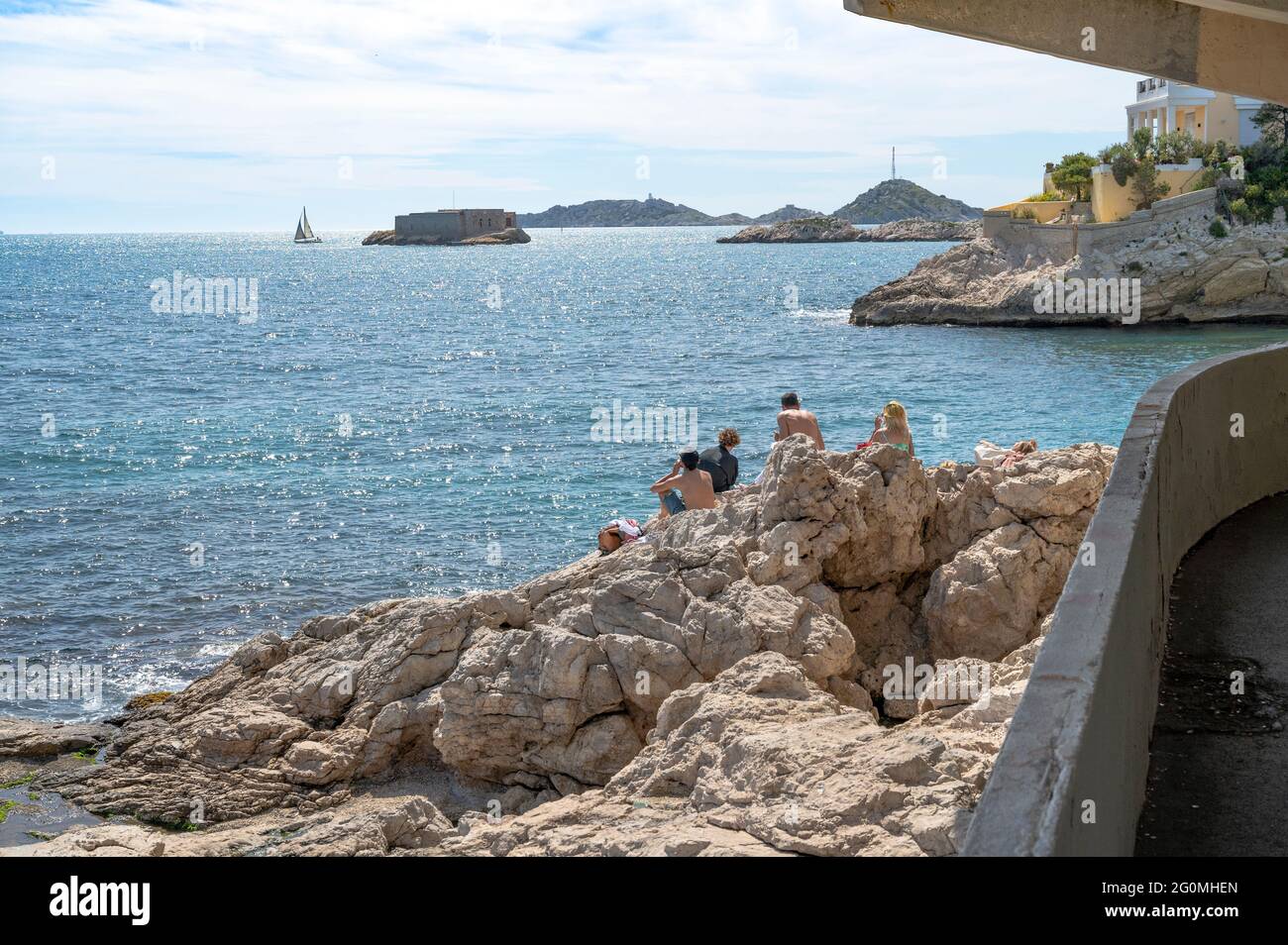 A walkway in the cliffs leads from the Anse de la Fausse Monnaie to the Anse de la Maldormé and the three-starred restaurant Le Petit Nice. Stock Photo