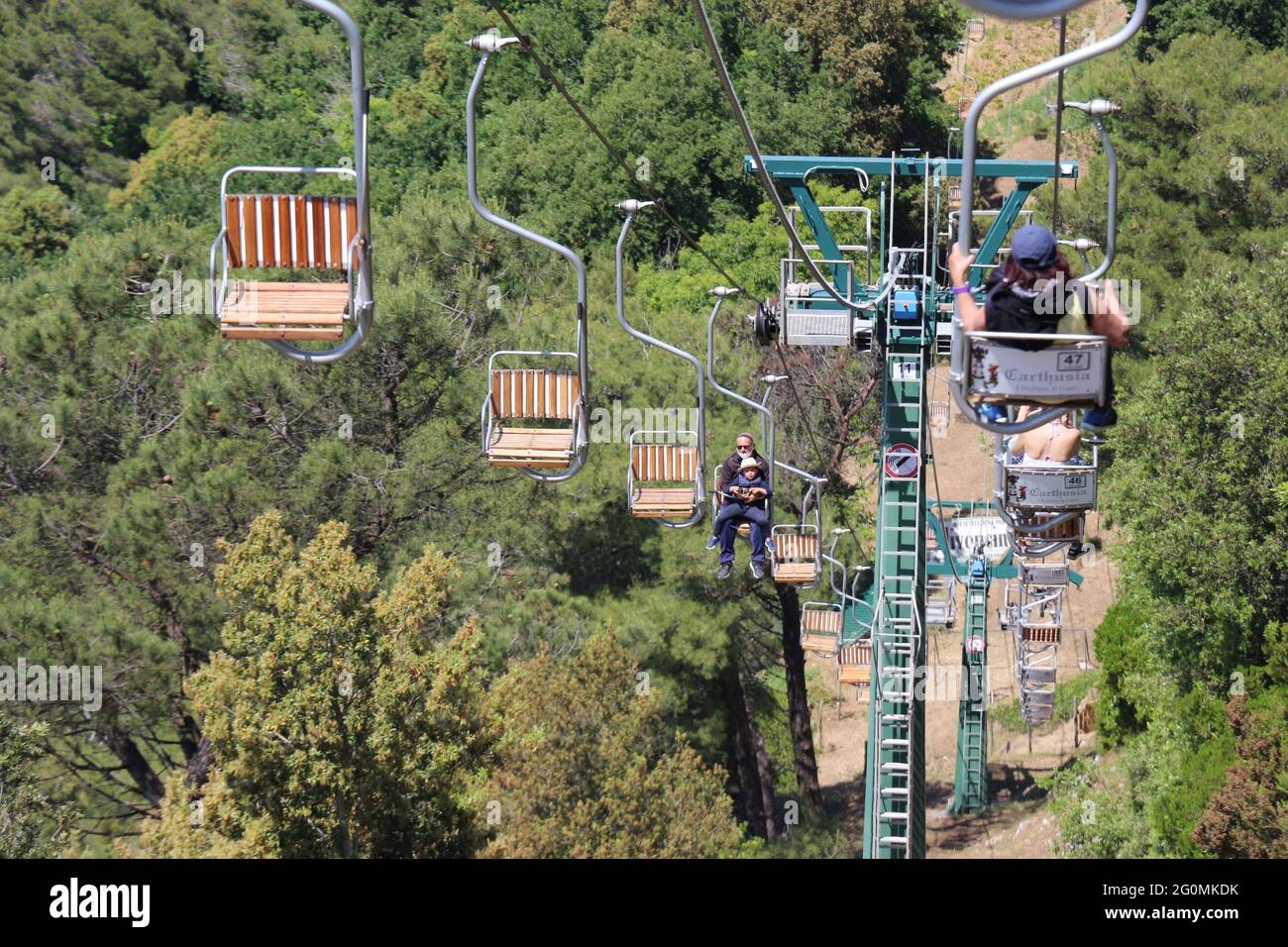 Capri (Italy): chairlift Monte Solaro and panoramic views. Capri (Italia):  seggiovia del Monte Solaro e vedute panoramiche Stock Photo - Alamy