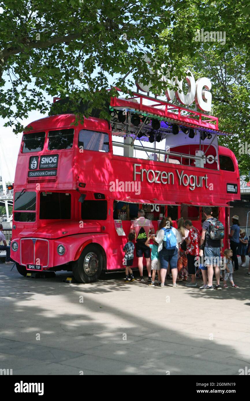 People queueing to buy frozen yoghurt on the South Bank, London. The UK has recorded its third successive warmest day of the year with temperatures reaching 26.6C in parts of the country. Picture date: Wednesday June 2, 2021. Stock Photo