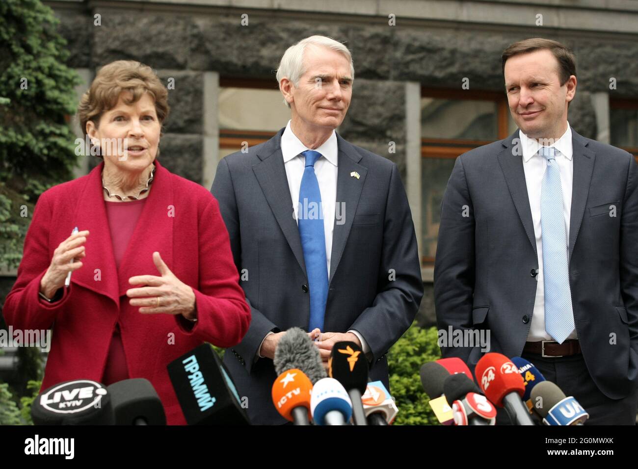 Non Exclusive: KYIV, UKRAINE - JUNE 2, 2021 - US Senators Jeanne Shaheen, Rob Portman and Chris Murphy (L to R) hold a briefing outside the Office of Stock Photo