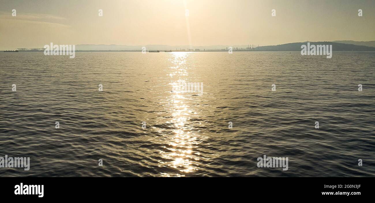 Golden sun rays reflecting hi-res stock photography and images - Alamy