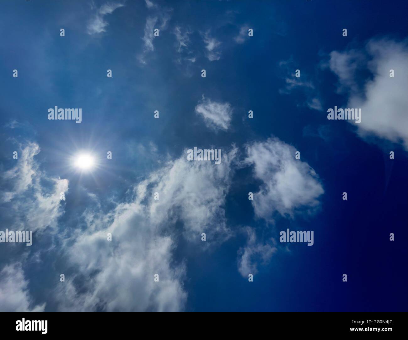 Blue sky sunburst hi-res stock photography and images - Alamy