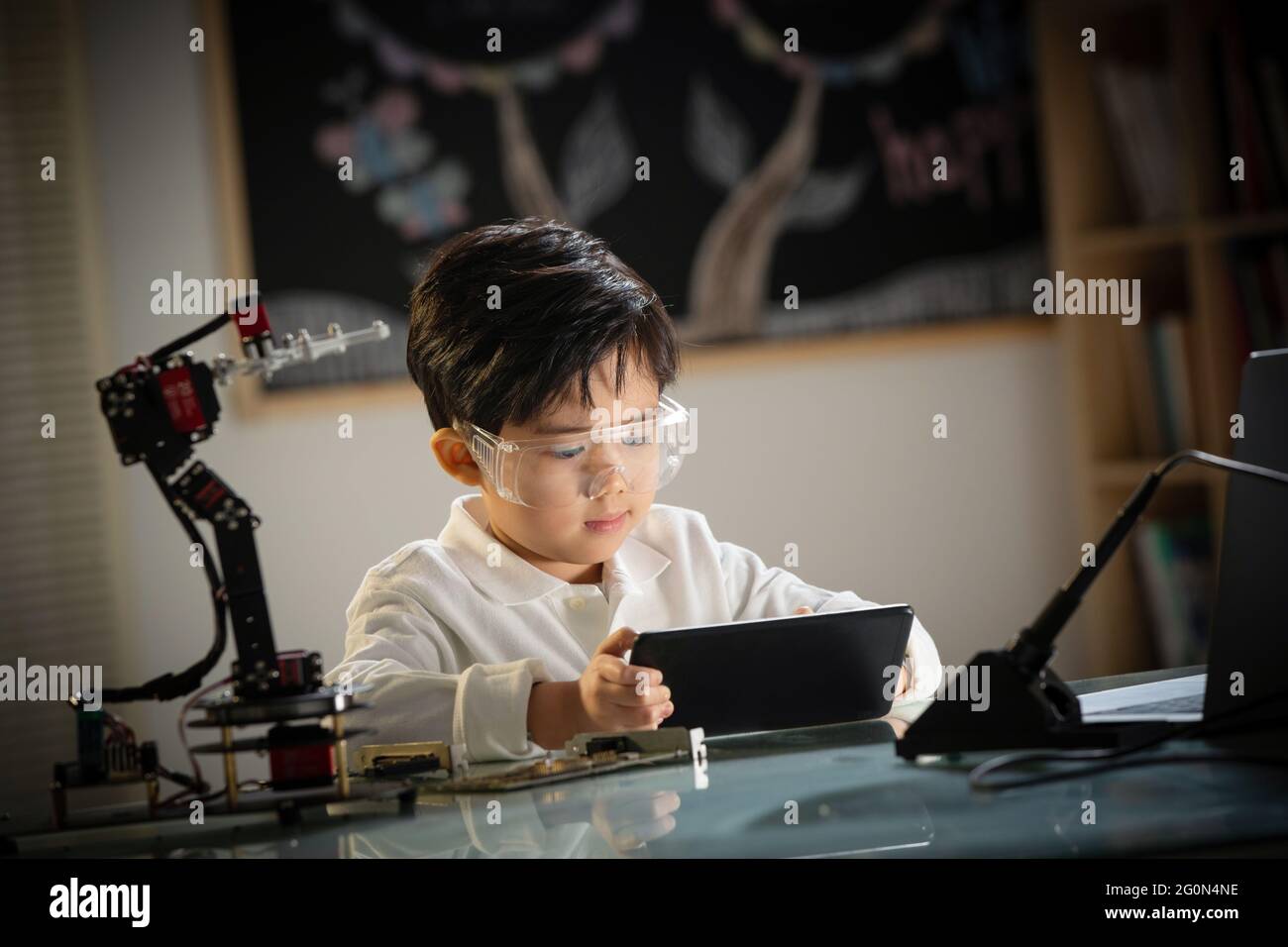 Robot programming language image hi-res stock photography and images ...