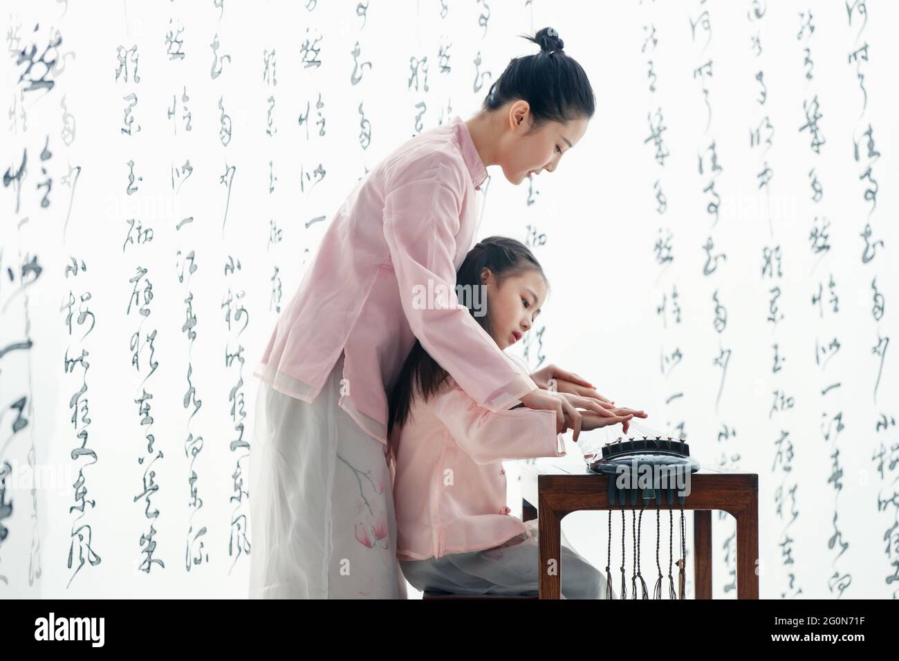 The youth teacher taught the pupils learn guzheng Stock Photo Alamy