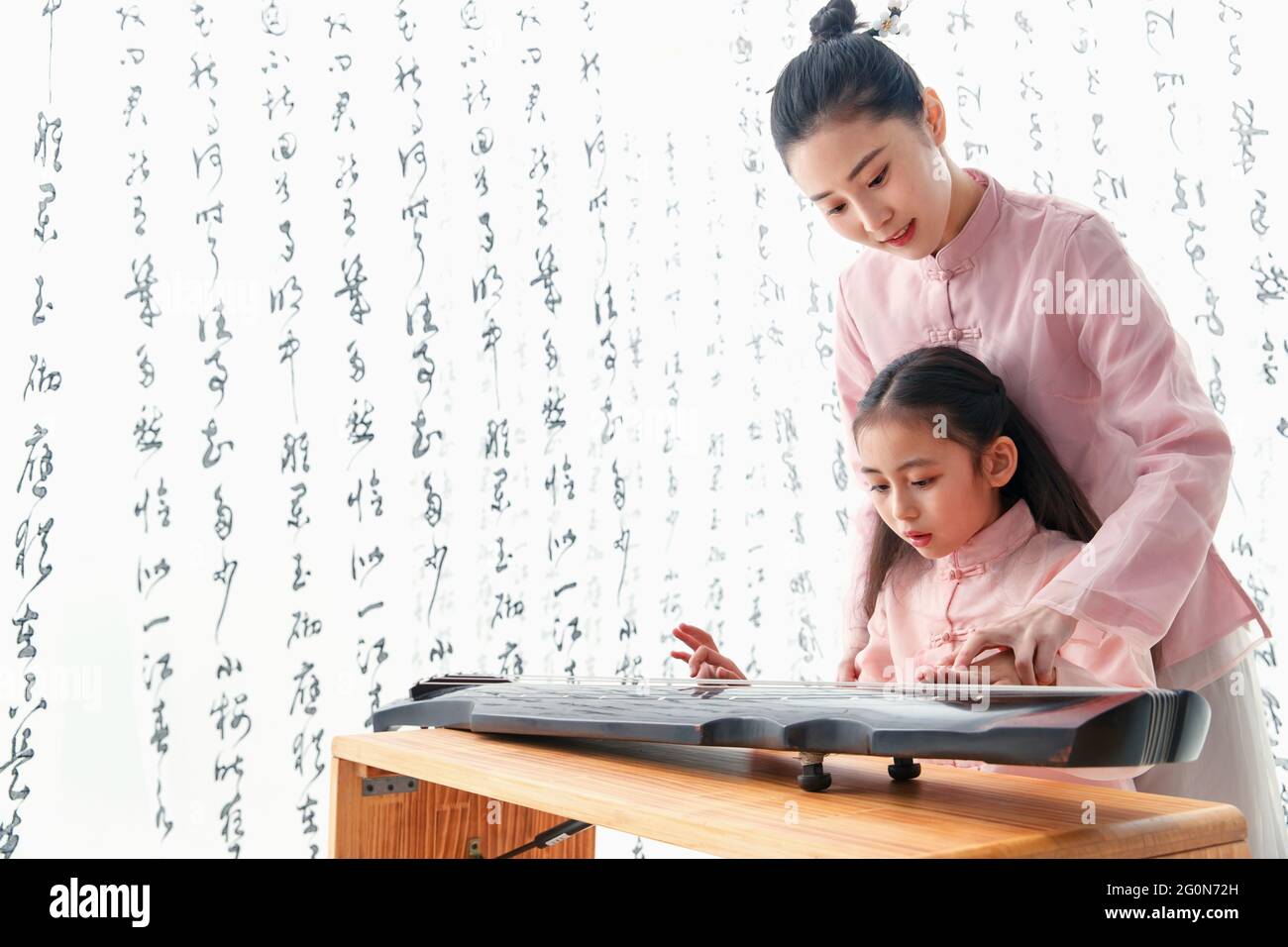 The youth teacher taught the pupils learn guzheng Stock Photo Alamy