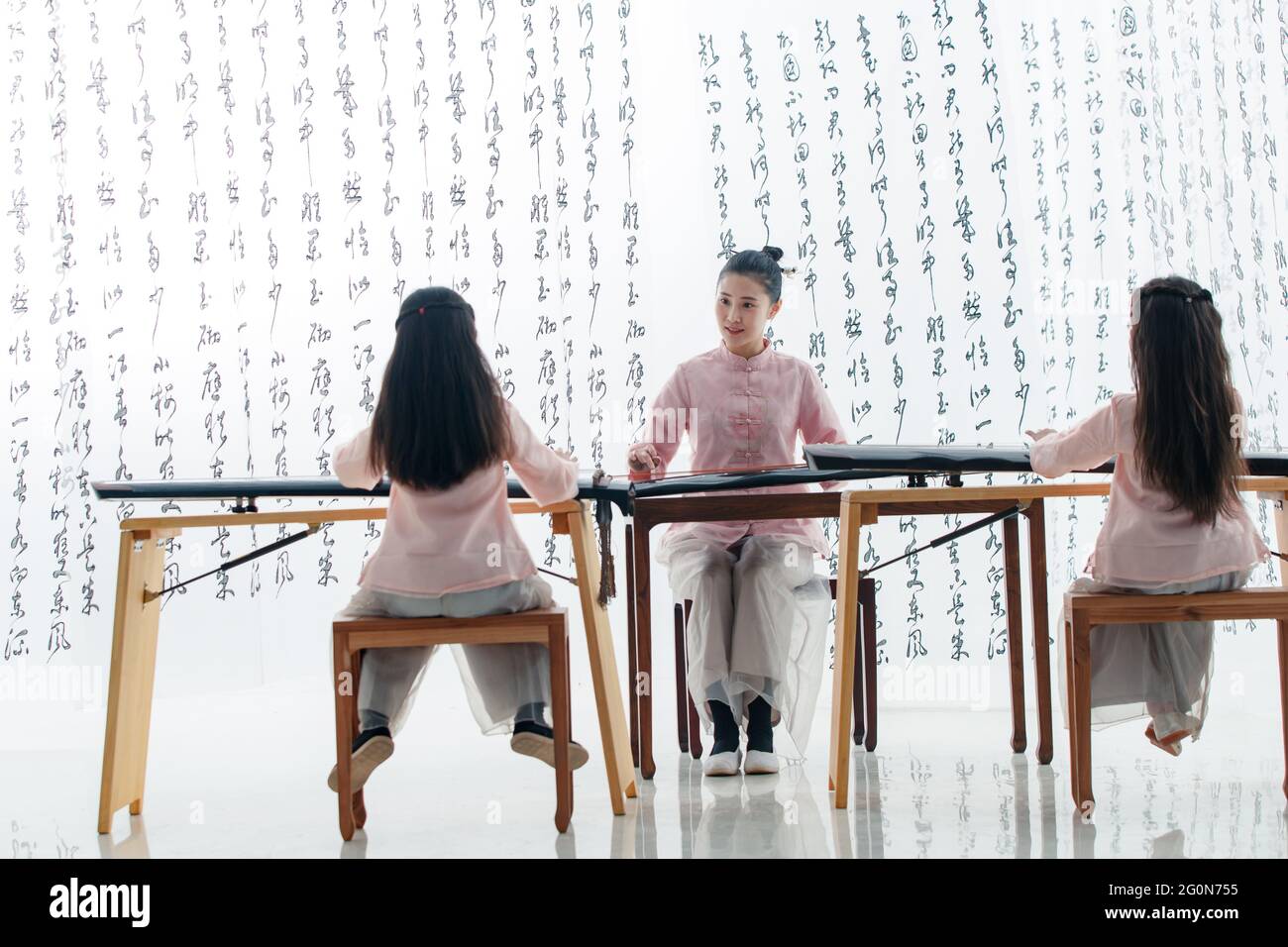 The youth teacher taught the pupils learn guzheng Stock Photo Alamy