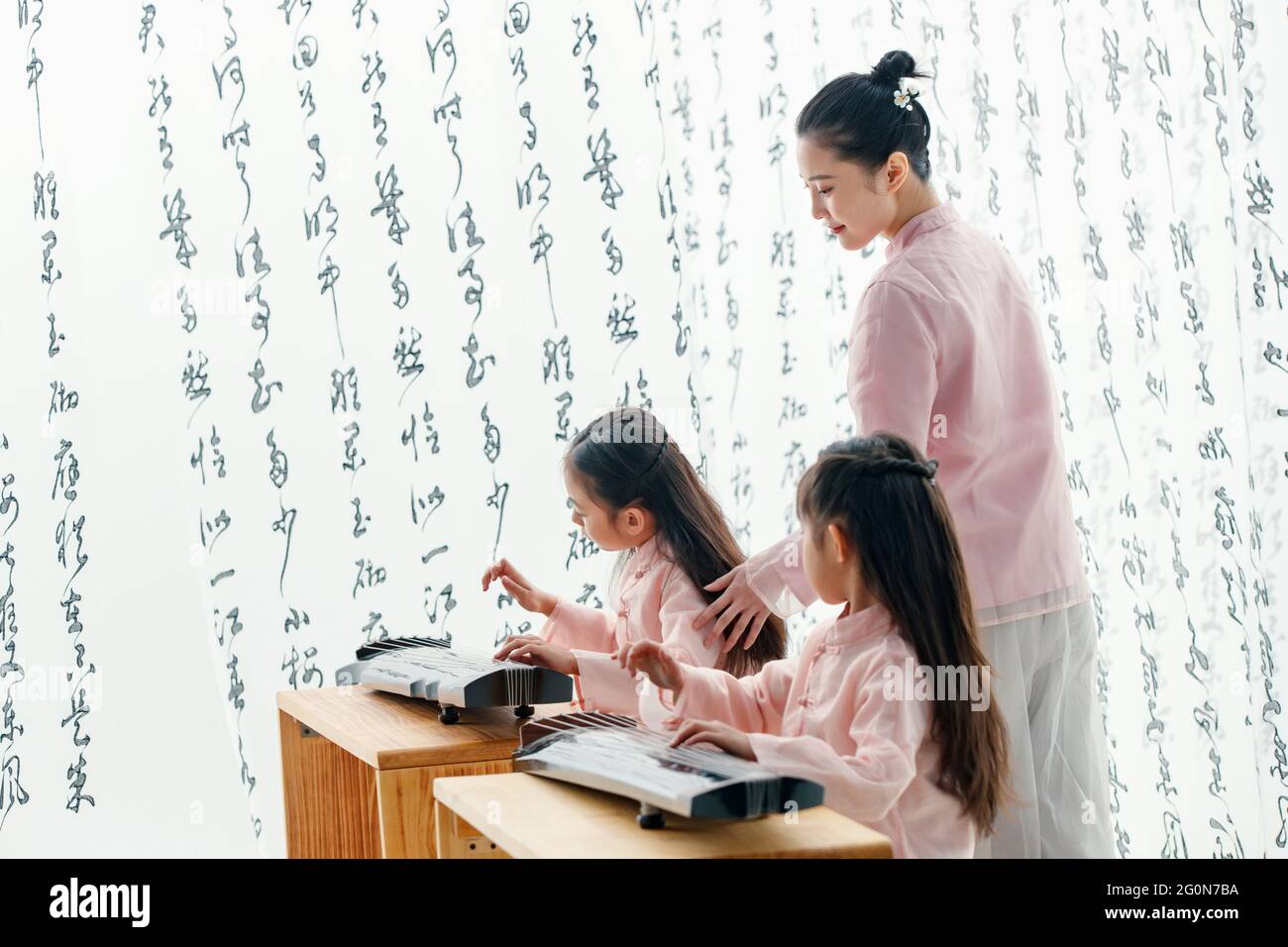 The youth teacher taught the pupils learn guzheng Stock Photo Alamy