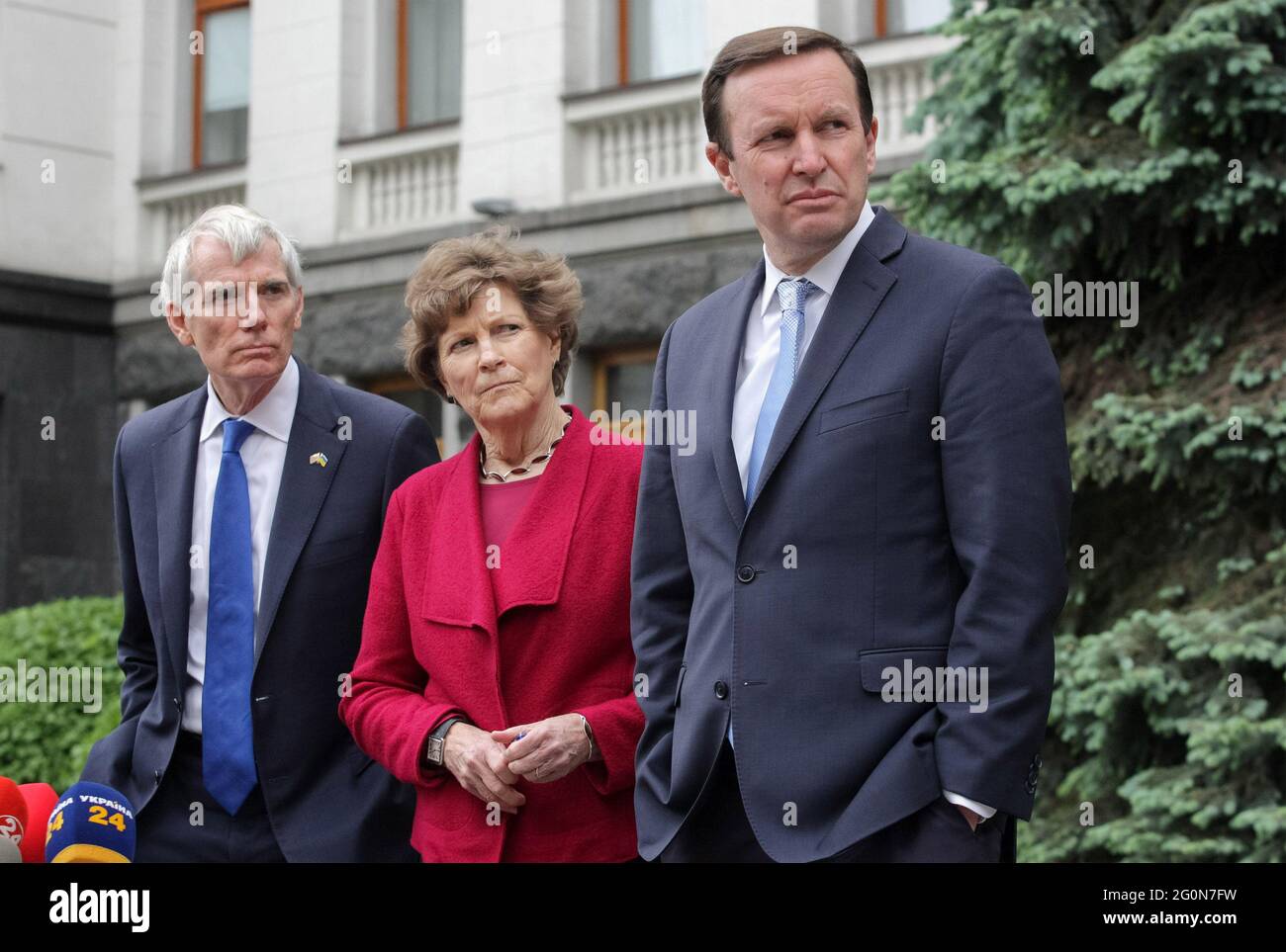 U S Senators Jeanne Shaheen D Nh Rob Portman R Oh And Chris Murphy D Ct L R Are Seen During A Press Conference Following A Meeting With The Ukrainian President Volodymyr Zelensky Outside The Presidential Office Building U S Senators Jeanne Shaheen D Nh Rob Portman R Oh And Chris Murphy D Ct L R Are Seen During A Press Conference Following A Meeting With The Ukrainian President Volodymyr Zelensky Outside The Presidential Office Building