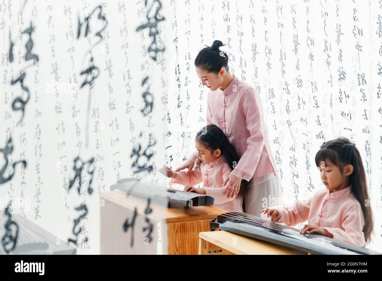 The youth teacher taught the pupils learn guzheng Stock Photo Alamy