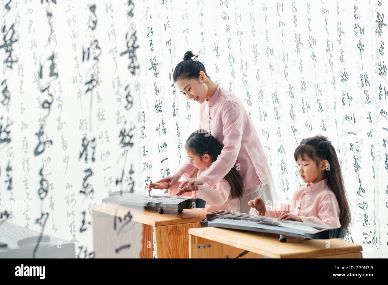 The youth teacher taught the pupils learn guzheng Stock Photo Alamy
