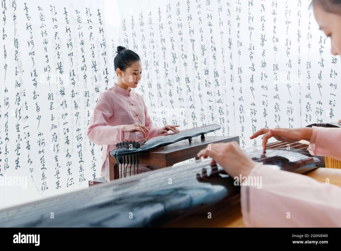 The youth teacher taught the pupils learn guzheng Stock Photo Alamy