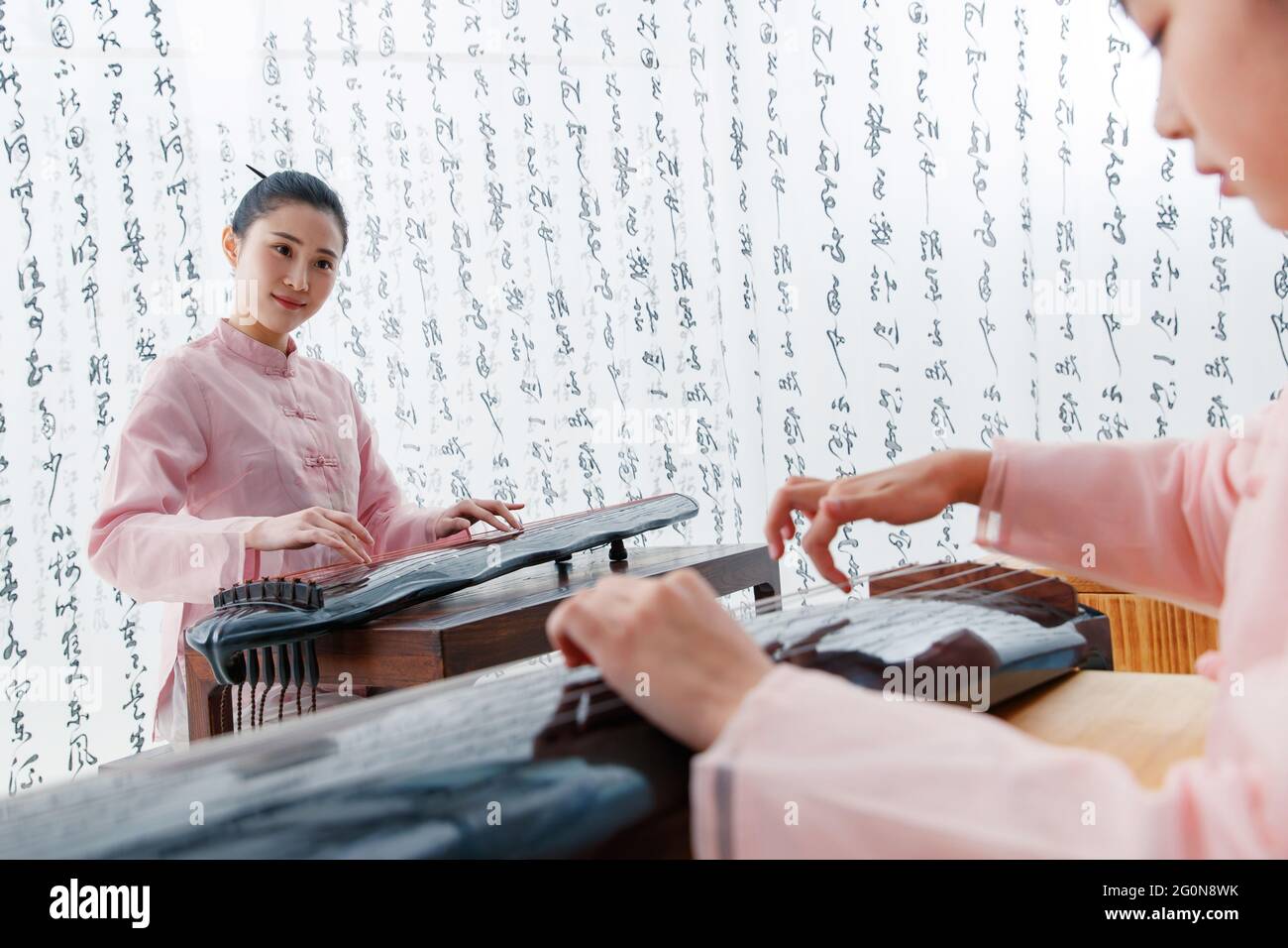 The youth teacher taught the pupils learn guzheng Stock Photo Alamy