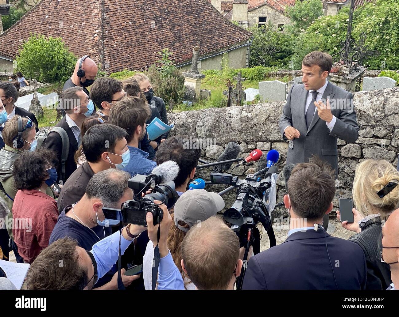 Le president de la Republique française, Emmanuel Macron visite et ...