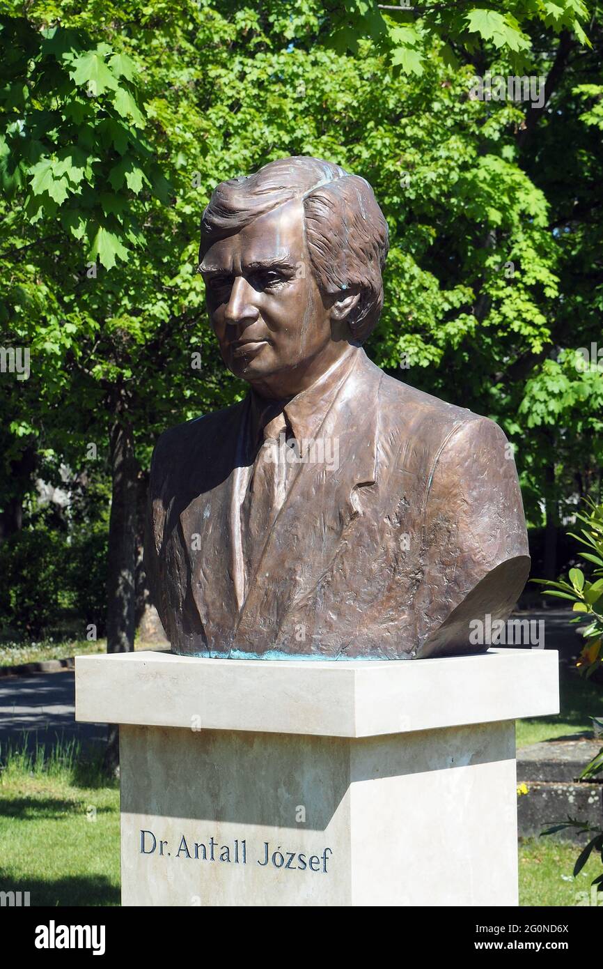 Bust of József Antall (Prime Minister, historian), Kerepesi Cemetery ...
