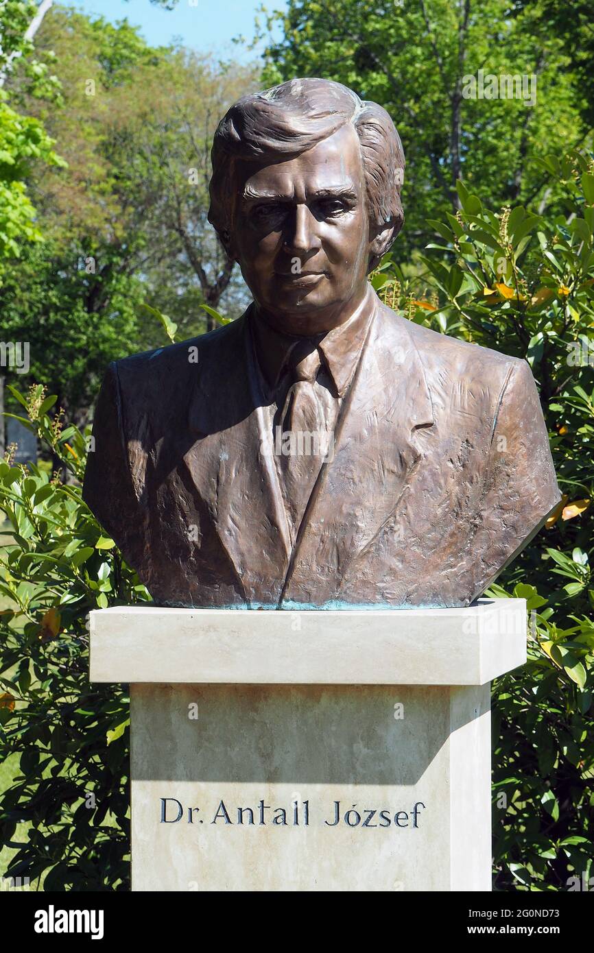 Bust of József Antall (Prime Minister, historian), Kerepesi Cemetery ...