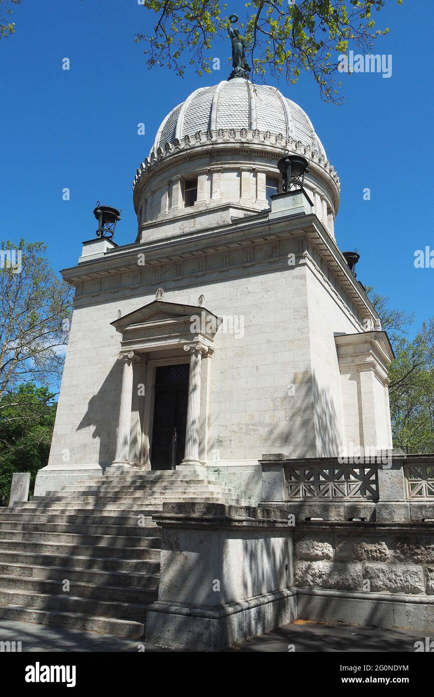 Ferenc Deák (Francis Deak) Mausoleum, Kerepesi Cemetery (Fiume Road National Graveyard), 8th District, Budapest, Hungary, Magyarország, Europe Stock Photo