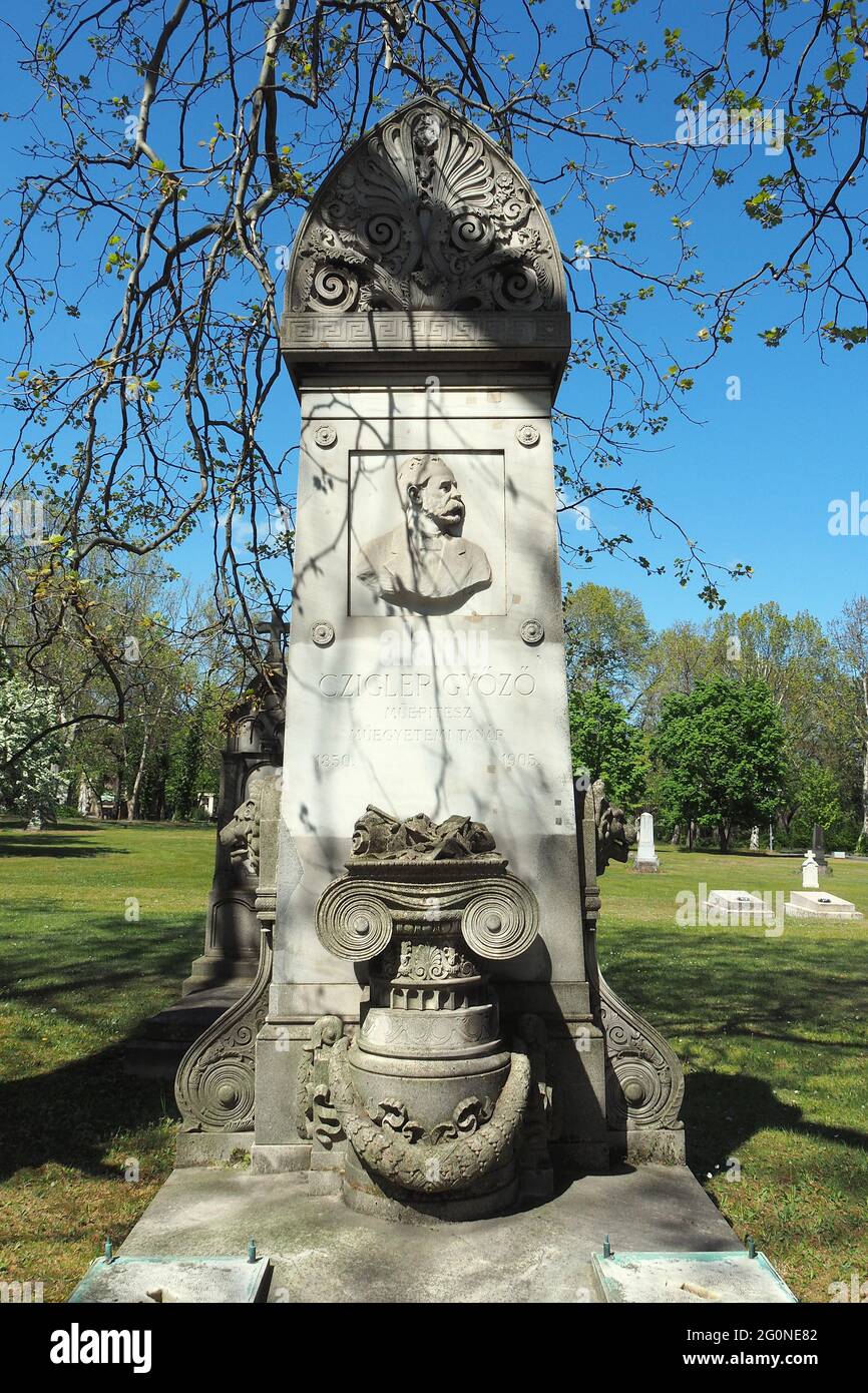 Tomb of Győző Czigler (architect), Kerepesi Cemetery (Fiume Road National Graveyard), 8th District, Budapest, Hungary, Magyarország, Europe Stock Photo