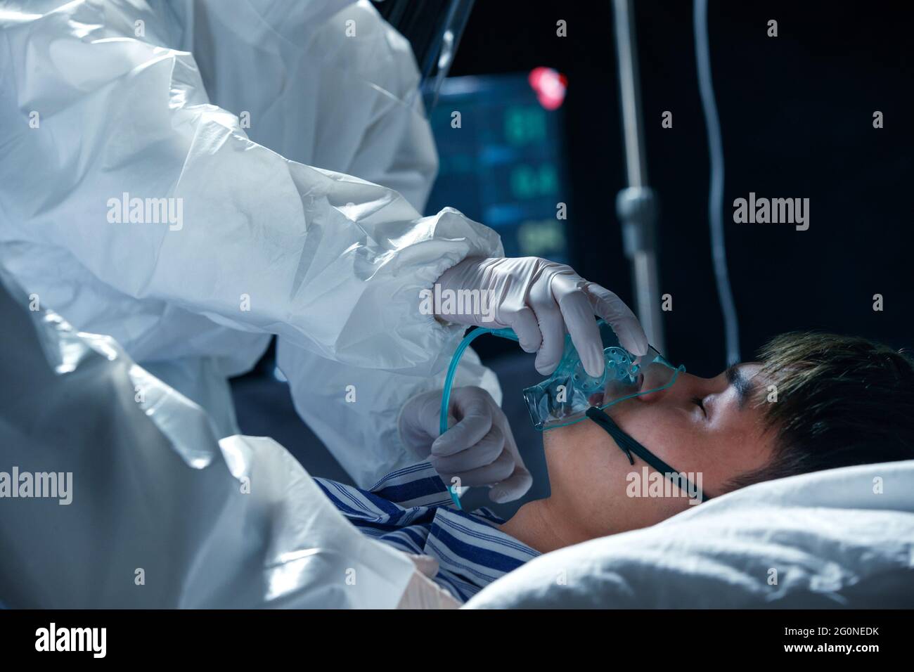 Oxygen masks hi-res stock photography and images - Alamy