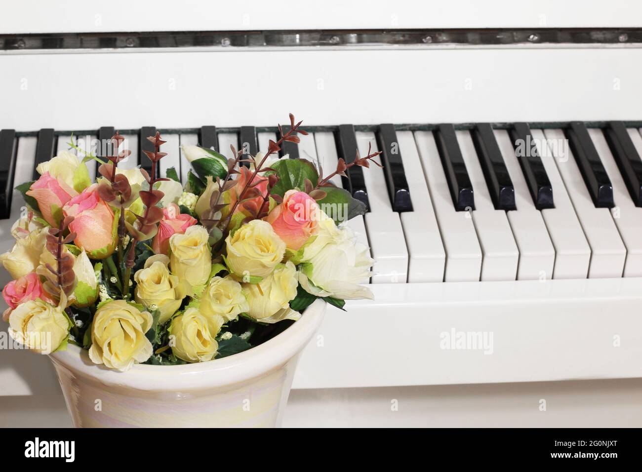 Music Instruments With Roses Happy piano roses hi-res stock photography and images - Alamy