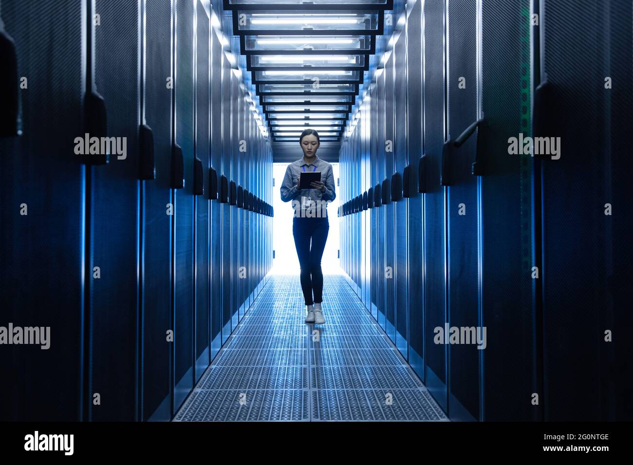 China computer server room data center hi-res stock photography and ...