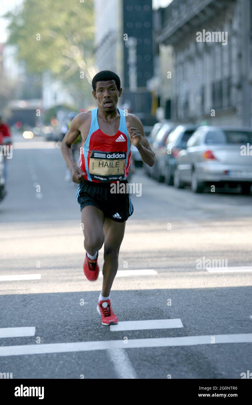 Madrid. Haile Gebrselassie running in the 10 kms of the Madrid Marathon  Stock Photo - Alamy