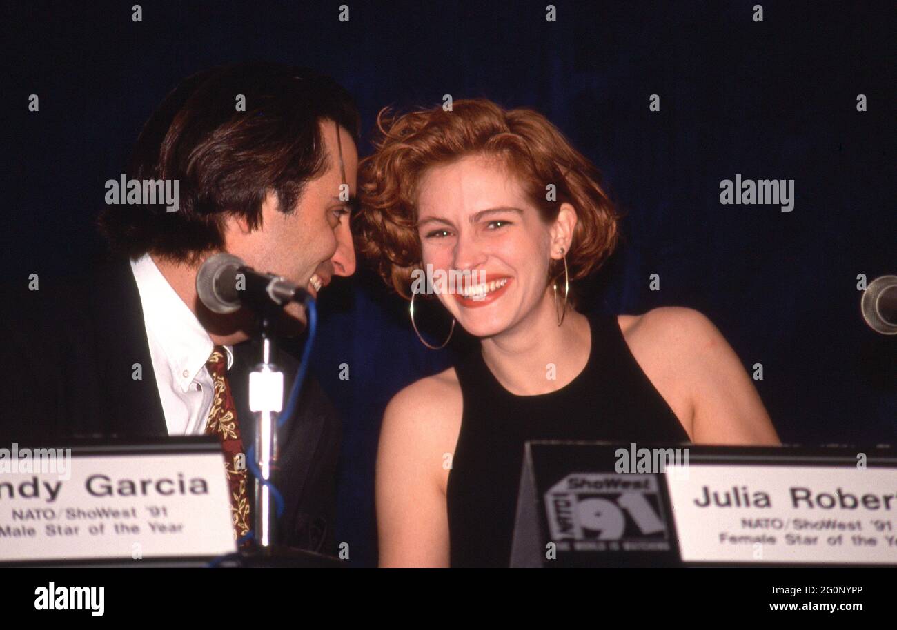 Andy Garcia and Julia Roberts at the 1991 NATO/ShoWest Convention on February 7, 1991 at Bally's Hotel & Casino in Las Vegas, Nevada . Credit: Ralph Dominguez/MediaPunch Stock Photo