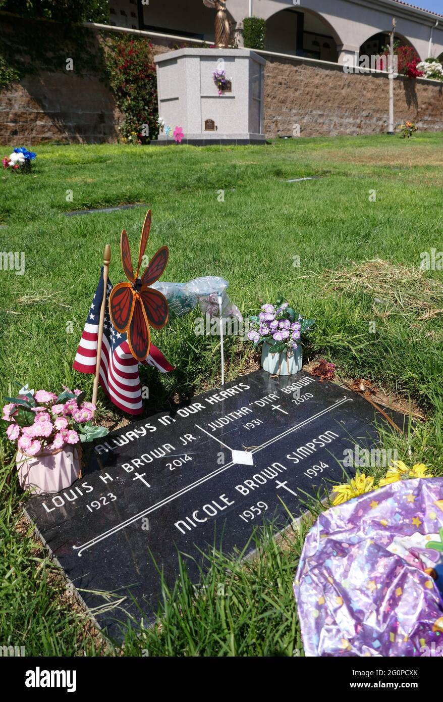 Lake Forest, California, USA 2nd June 2021 A general view of atmosphere of Murder Victim Nicole Brown Simpson's Grave with her parents Louis Brown and Judith Brown's Graves at Ascension Cemetery on June 2, 2021 in Lake Forest, California, USA. Photo by Barry King/Alamy Stock Photo Stock Photo