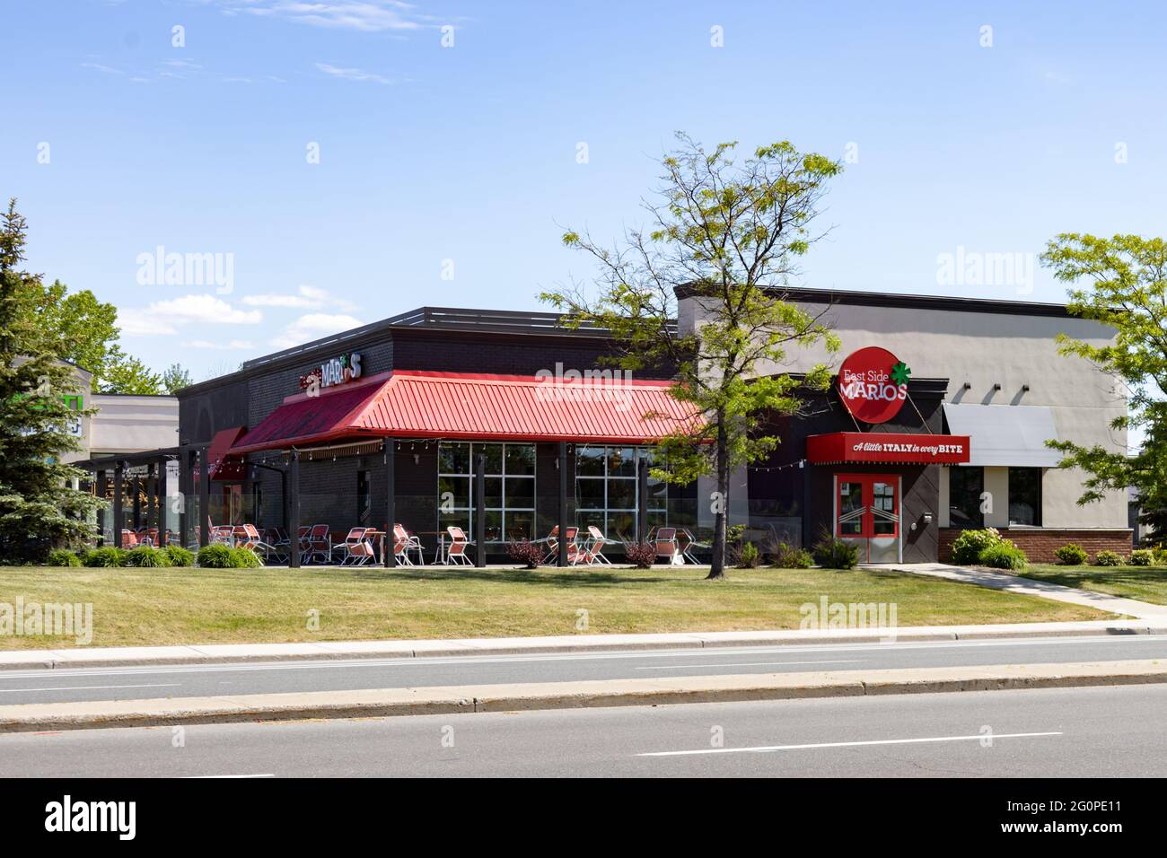 Ottawa, Ontario, Canada - May 31, 2021: An East Side Mario's restaurant on West Hunt Club Road. Stock Photo