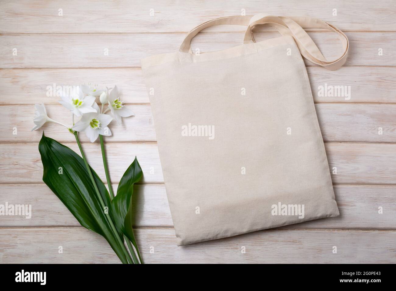 Download Page 2 Tote Bag Brand High Resolution Stock Photography And Images Alamy