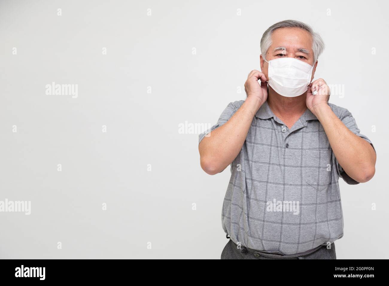 Asian senior wearing facial mask hi-res stock photography and images ...
