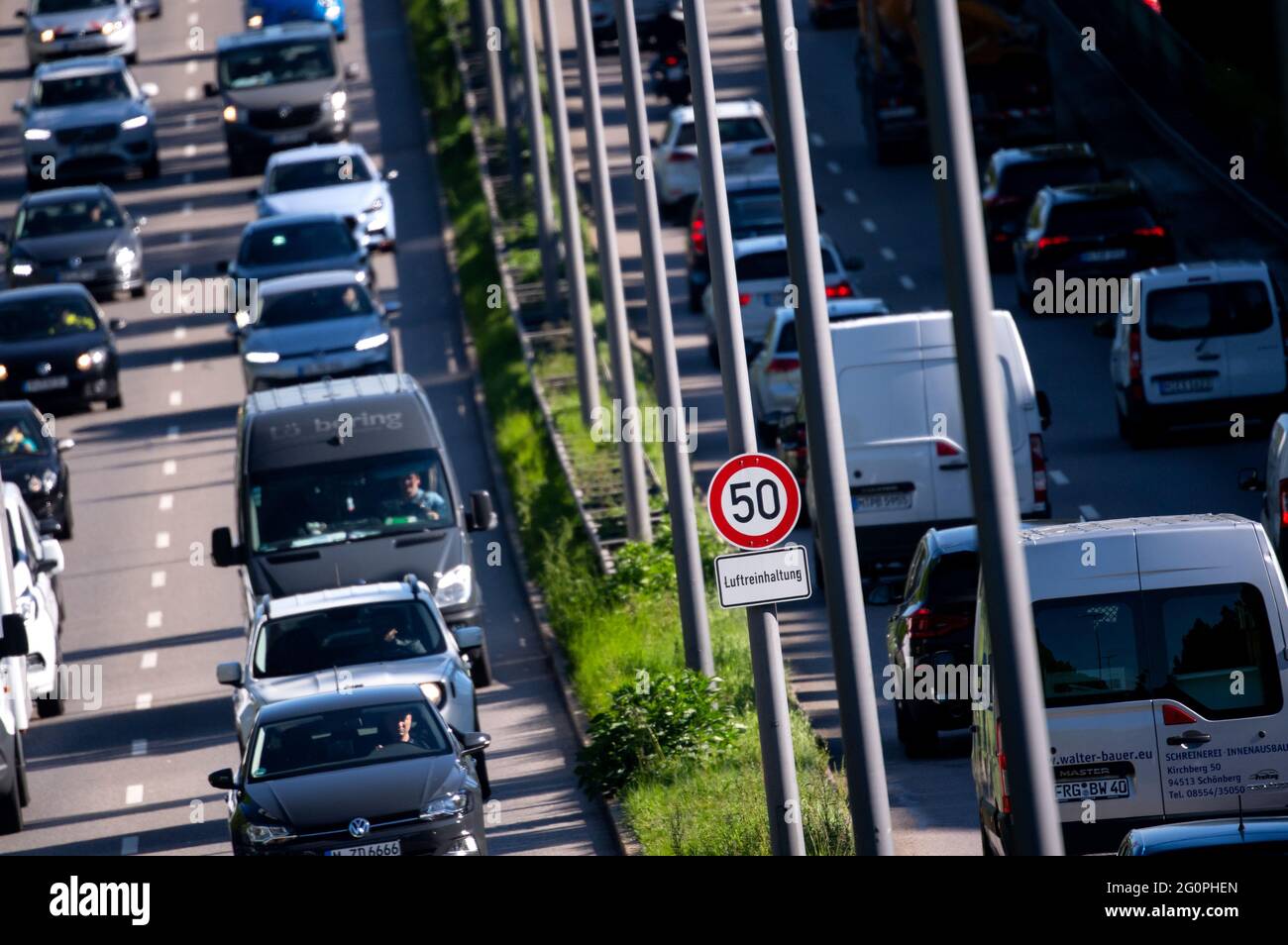 Munich, Germany. 01st June, 2021. Numerous cars drive across the Mittlerer Ring during rush hour. A sign indicates the maximum speed limit of 50 km/h, which is supposed to help keep the air clean. The EU Commission has sued Germany because the annual and hourly limit values for nitrogen dioxide have been exceeded in numerous areas since 2010. Germany thus systematically violates the EU Air Quality Directive and has done too little to keep this violation to a minimum. (to dpa 'ECJ ruling on exceeding nitrogen dioxide limits in Germany') Credit: Sven Hoppe/dpa/Alamy Live News Stock Photo