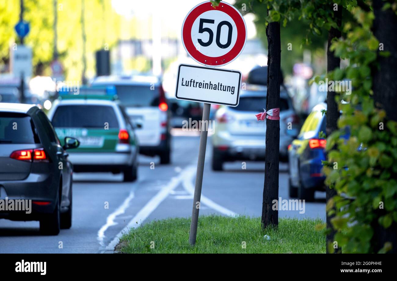 Munich, Germany. 01st June, 2021. Numerous cars drive across the Mittlerer Ring during rush hour. A sign indicates the maximum speed limit of 50 km/h, which is supposed to help keep the air clean. The EU Commission has sued Germany because the annual and hourly limit values for nitrogen dioxide have been exceeded in numerous areas since 2010. Germany thus systematically violates the EU Air Quality Directive and has done too little to keep this violation to a minimum. (to dpa 'ECJ ruling on exceeding nitrogen dioxide limits in Germany') Credit: Sven Hoppe/dpa/Alamy Live News Stock Photo