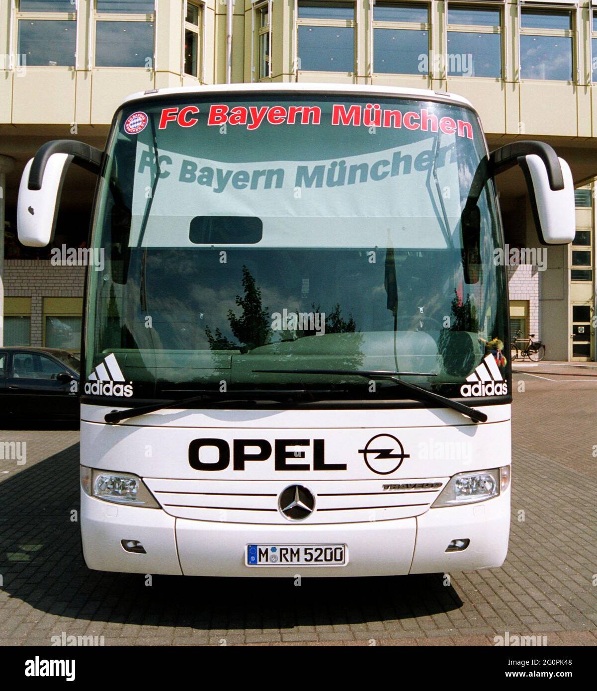 Bayarena Leverkusen Germany 11.8.2001, football: Bundesliga season 2001/02, Bayer 04 Leverkusen (B04, red)  vs FC Bayern Munich (FCB, white) - team bus Bayern München Stock Photo