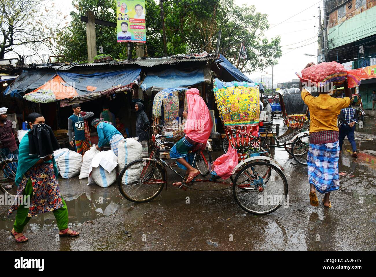 Colorful cycle rickshaws roaming the streets of Dhaka, Bangladesh Stock ...