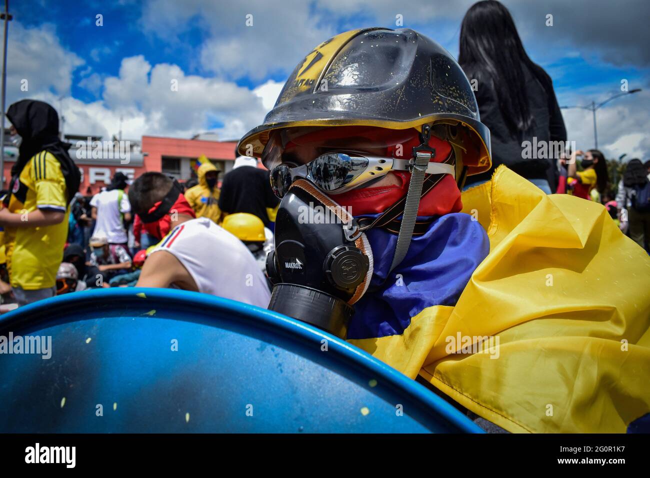 Pasto, Narino, Colombia. 2nd June, 2021. Member of the called ''first line'' prepares to confront riot polce members in the context of the national strike in Pasto, Narino on June 2, 2021 during an anti-government protest against president Ivan Duque's tax and health reforms and unrest and violance caused in police abuse of power cases that leave at leas 70 dead since the protests errupted back on april 28. Credit: Camilo Erasso/LongVisual/ZUMA Wire/Alamy Live News Stock Photo