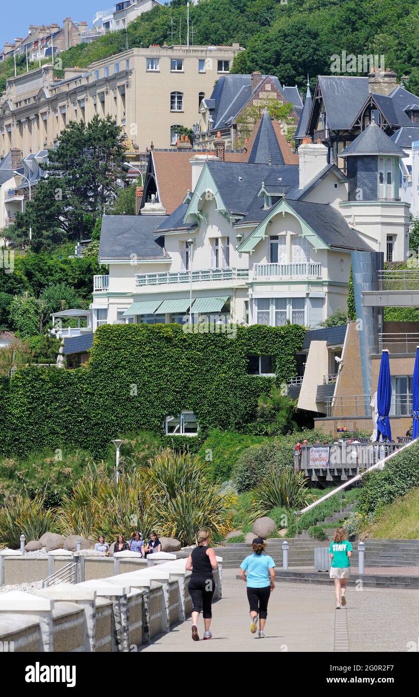 SEINE-MARITIME (76) NORMANDY, LE HAVRE, TYPICAL HOUSE OF THE DYKE PROMENADE OF THE SEAFRONT Stock Photo