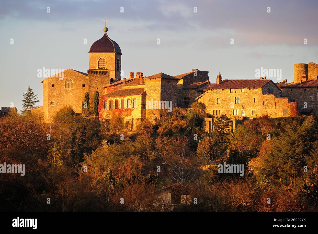 FRANCE, AIN (01) COUNTRY OF DOMBES, VILLAGE OF PEROUGES Stock Photo - Alamy