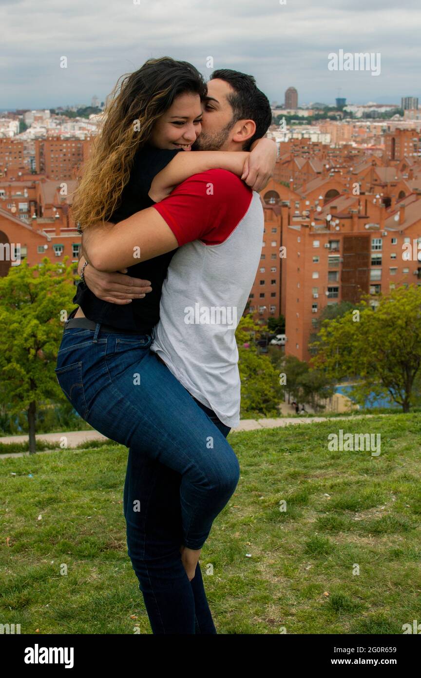 Couple kissing in the dark hi-res stock photography and images - Alamy