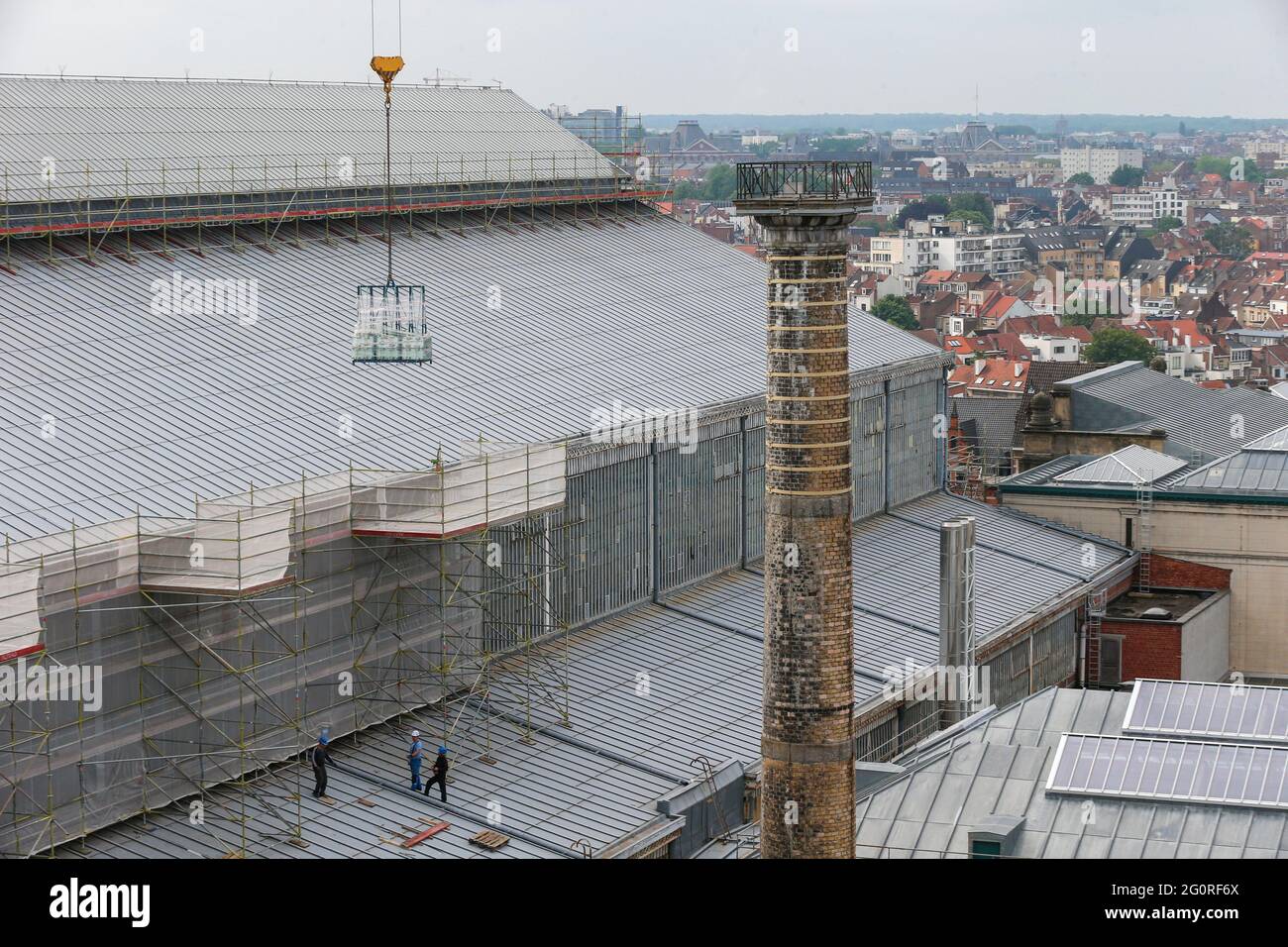 Illustration picture shows a visit to the progress of the renovation of the roofs of the Jubelpark/ Parc du Cinquantenaire museums, Thursday 03 June 2 Stock Photo