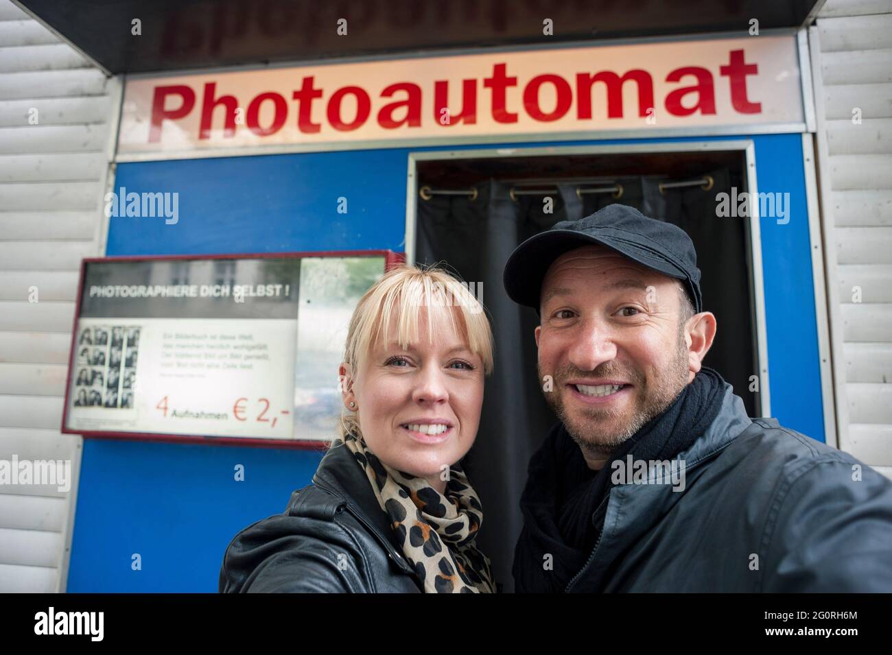 Berlin germany passport photo booth hi-res stock photography and images ...
