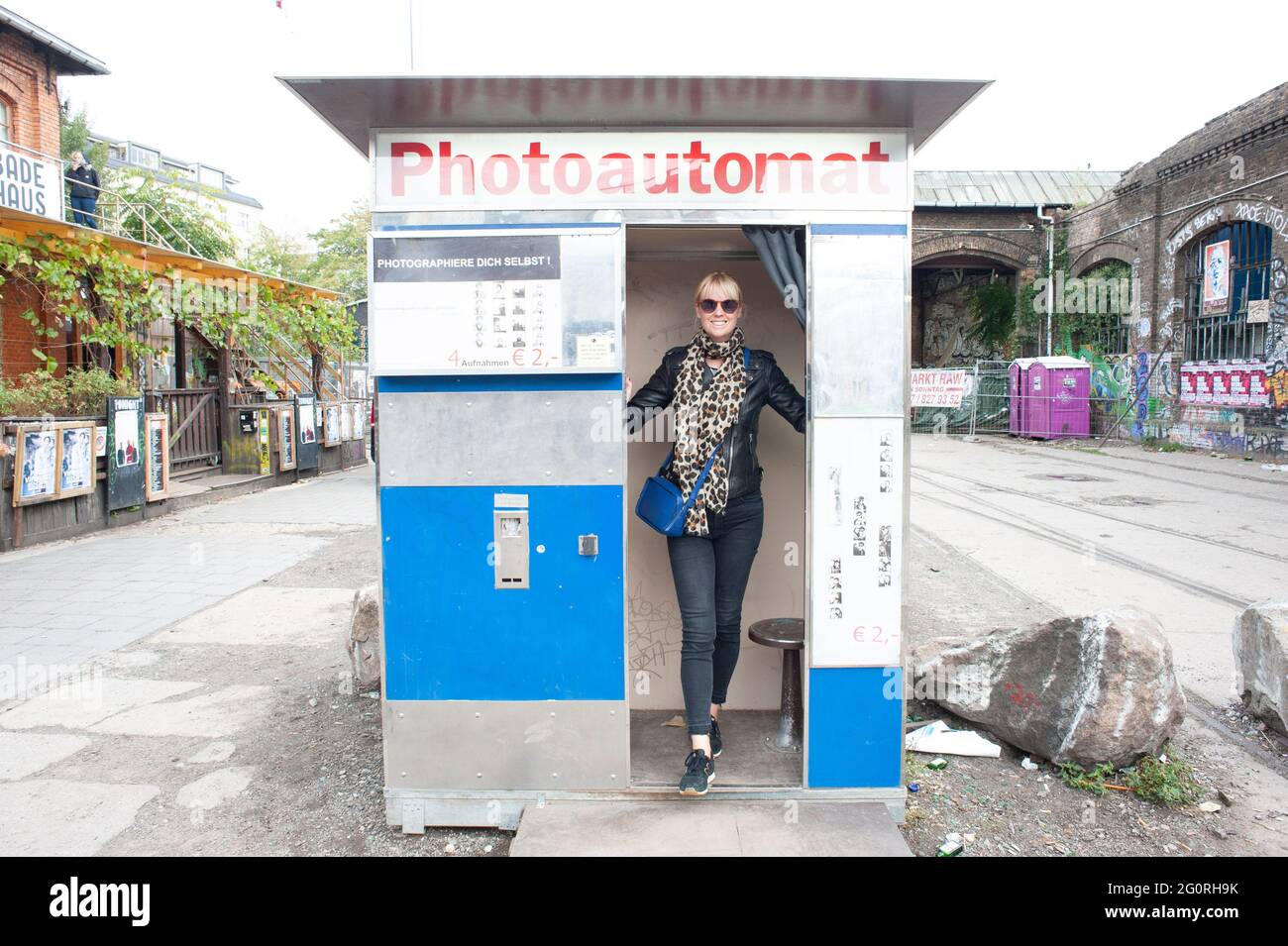 Old school photo booth hi-res stock photography and images - Alamy