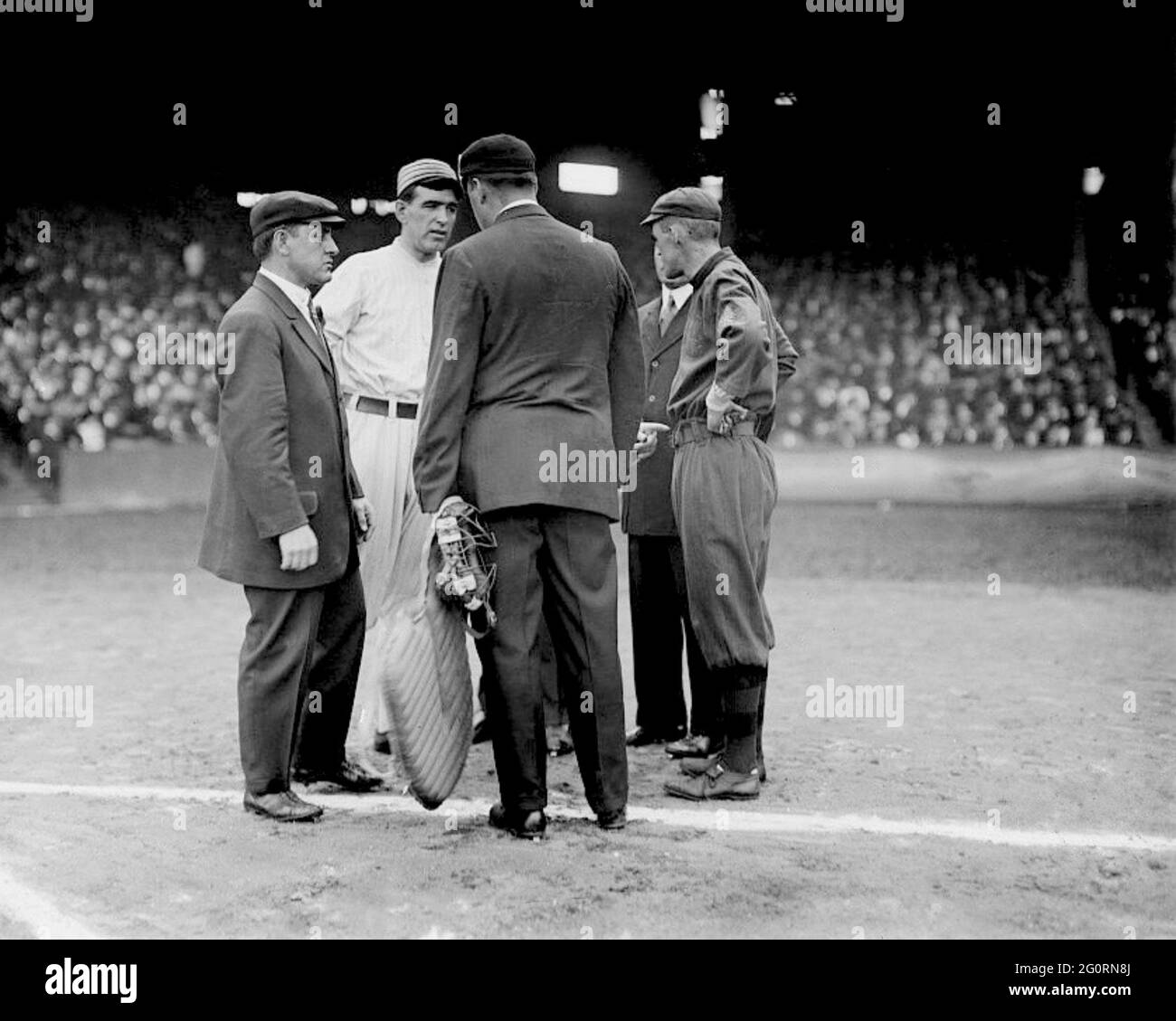 Ira Thomas, Philadelphia Athletics & Johnny Evers, Boston Braves, World Series 1914. Stock Photo