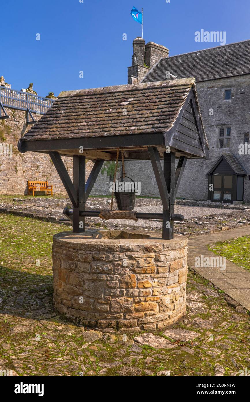 Ireland, County Leitrim, Dromahair, Parkes Castle, Wishing well in the courtyard with the castle itself in the background. Stock Photo