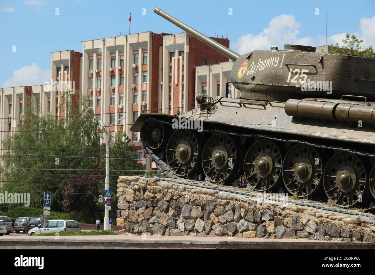 The tank monument and Parliament building in Tiraspol, Moldova, Transnistria Stock Photo