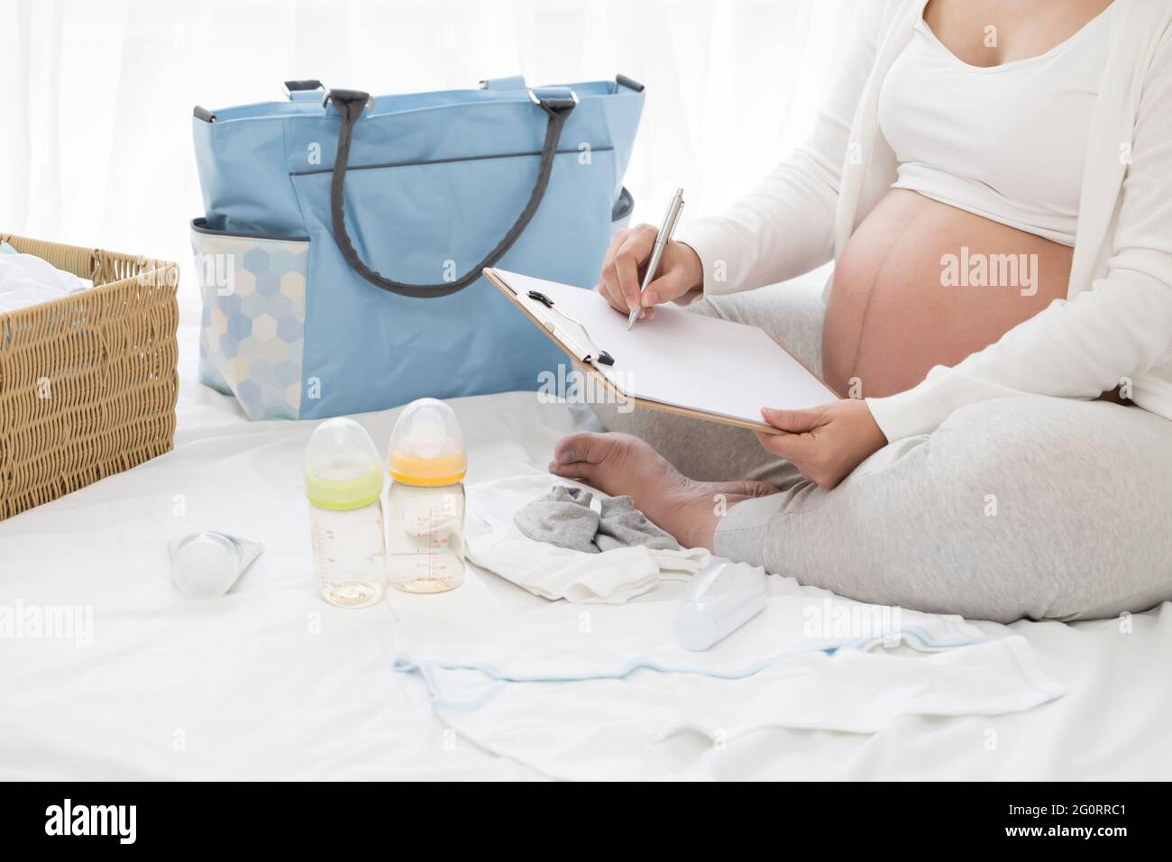 Prenatal pregnant women planning calendar and checklist appliance for